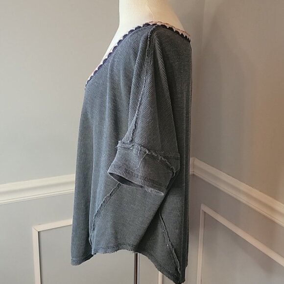 WE THE FREE Gray Waffle Short Sleeve Crochet V-Neck Oversized Boho Top Sz S - Picture 2 of 8